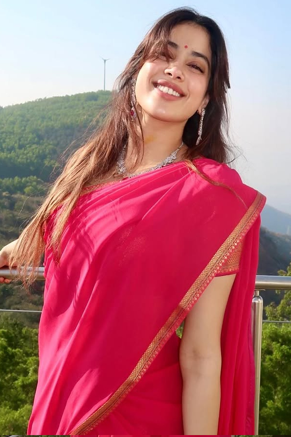 Actress Janhvi Kapoor celebrates birthday By walking 3,500 steps At Tirumala PHotos3