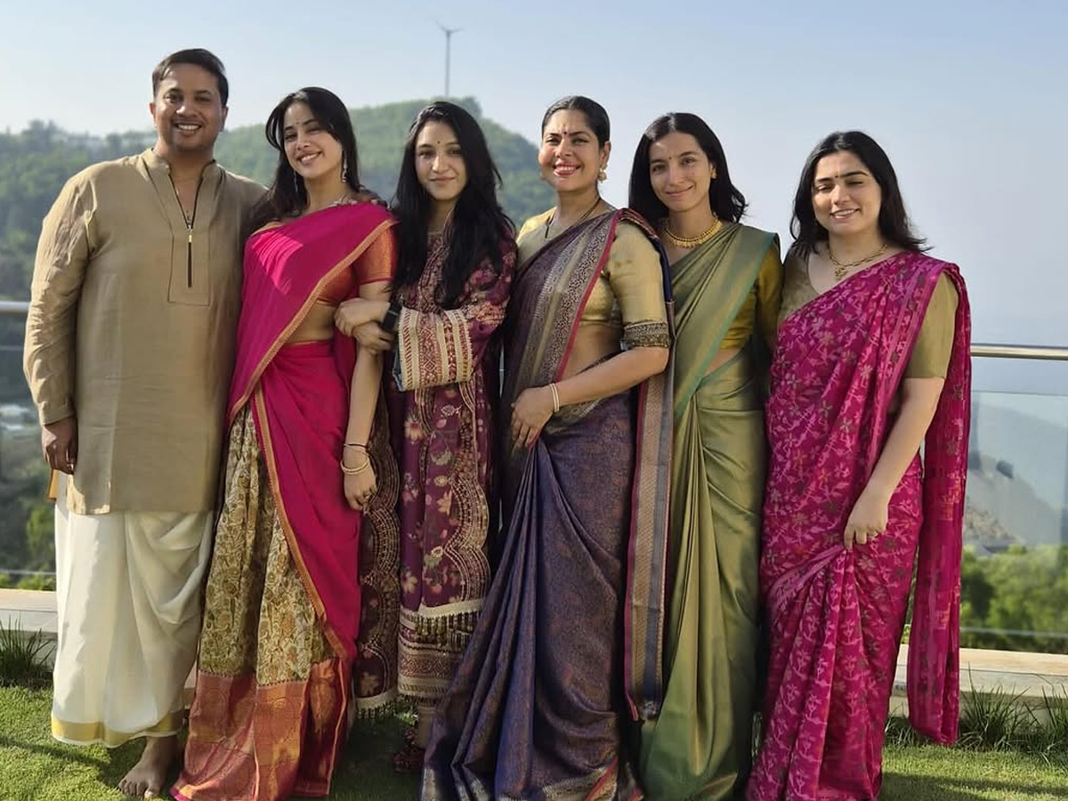 Actress Janhvi Kapoor celebrates birthday By walking 3,500 steps At Tirumala PHotos6