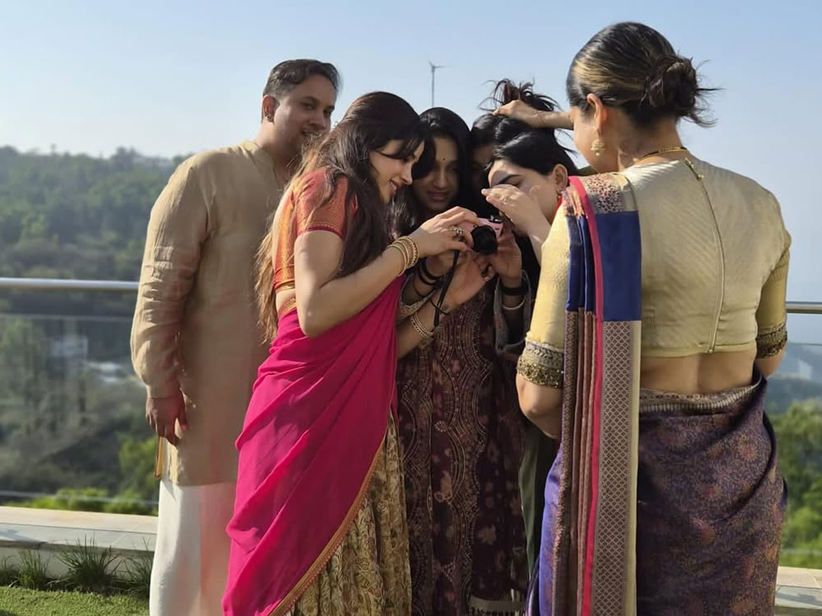 Actress Janhvi Kapoor celebrates birthday By walking 3,500 steps At Tirumala PHotos7