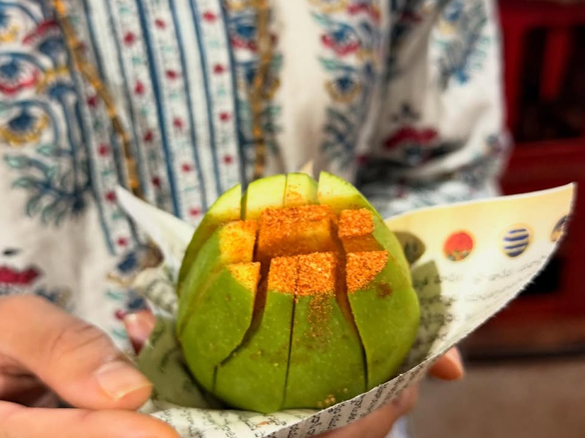 Actress Janhvi Kapoor celebrates birthday By walking 3,500 steps At Tirumala PHotos10