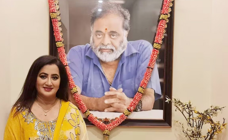 Actress Sumalatha Ambareesh Latest Family Photos3