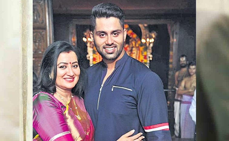 Actress Sumalatha Ambareesh Latest Family Photos5