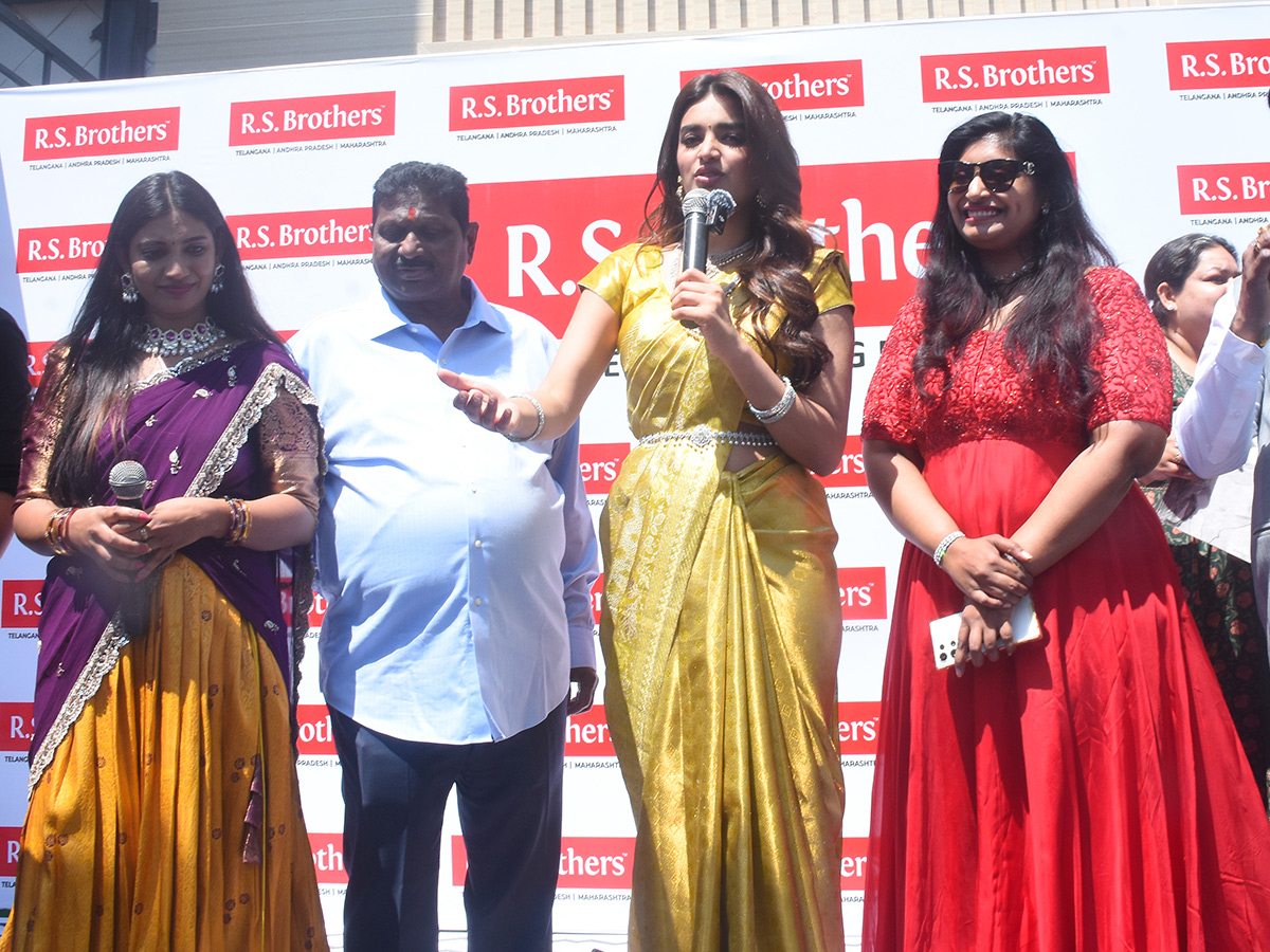 Tollywood Actress Nidhhi Agerwal At Nizamabad2