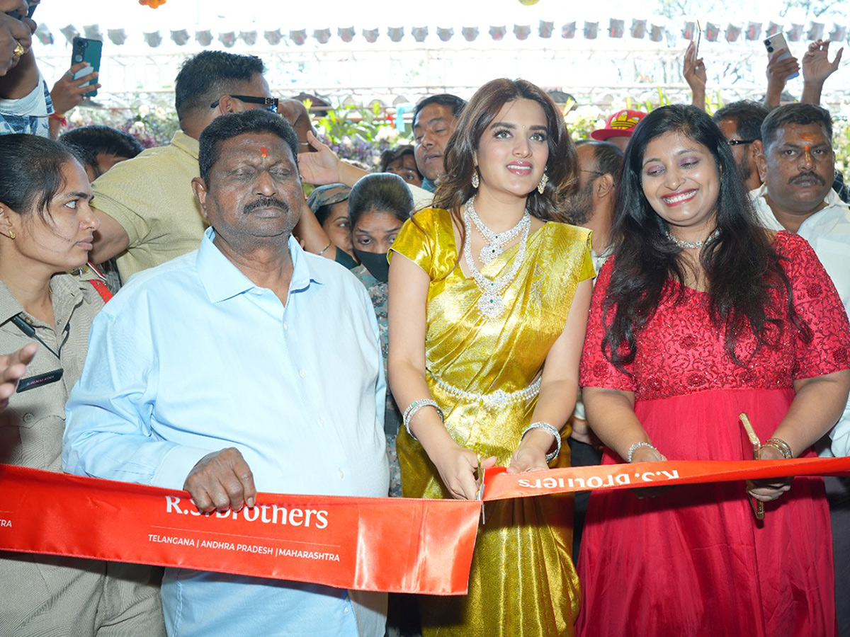 Tollywood Actress Nidhhi Agerwal At Nizamabad3