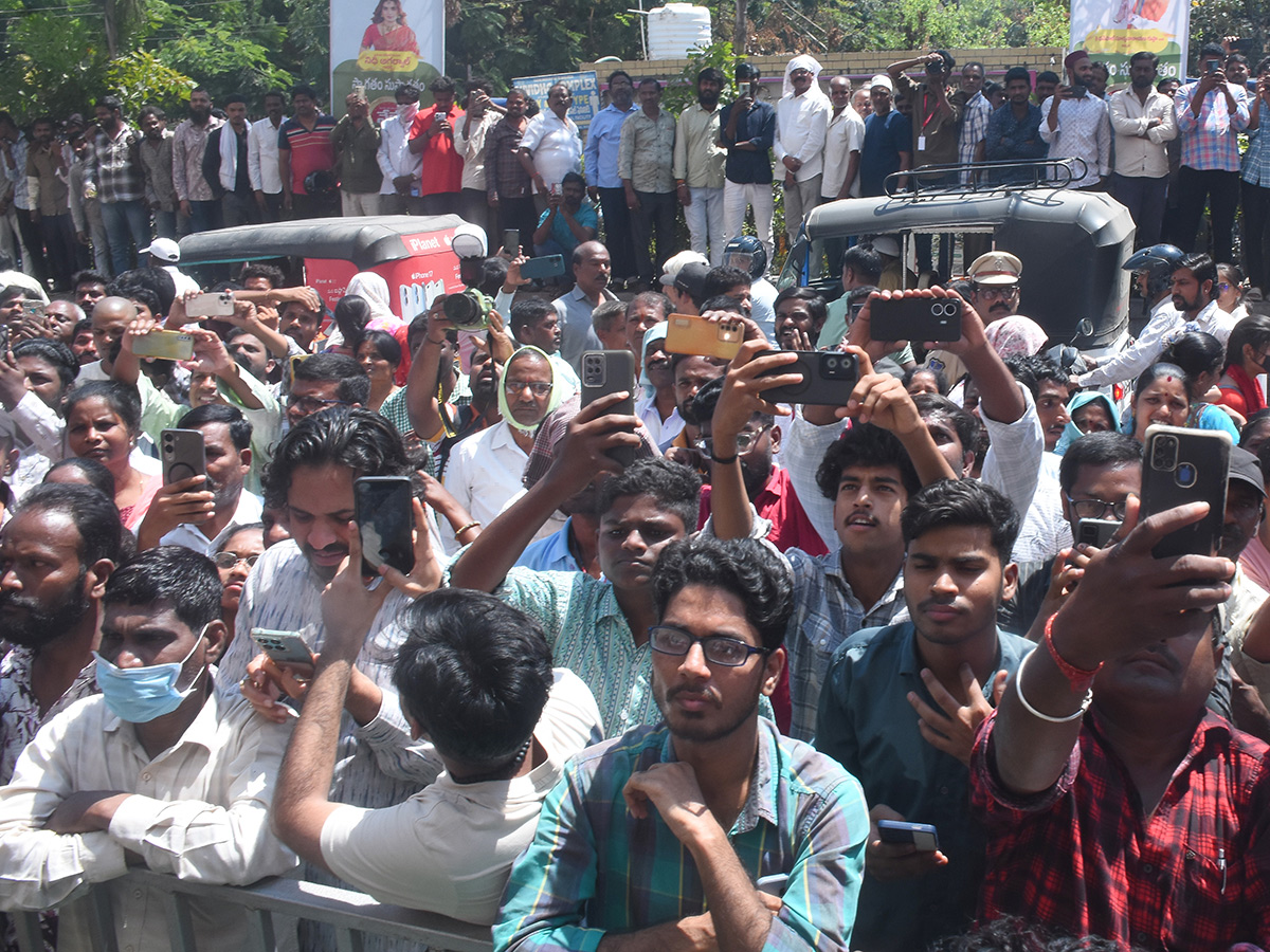 Tollywood Actress Nidhhi Agerwal At Nizamabad4