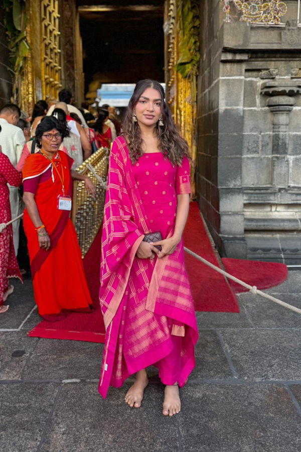 Actress Ekta Rathod Visits Tirumala Photos3