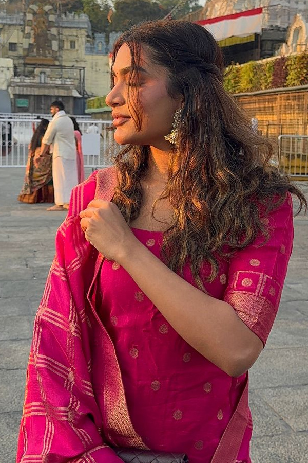 Actress Ekta Rathod Visits Tirumala Photos8