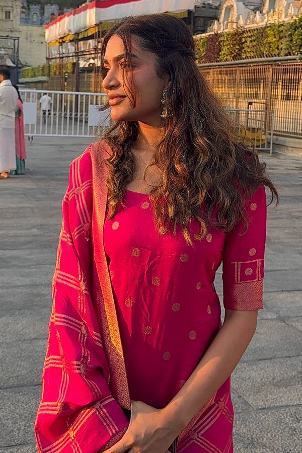 Actress Ekta Rathod Visits Tirumala Photos9