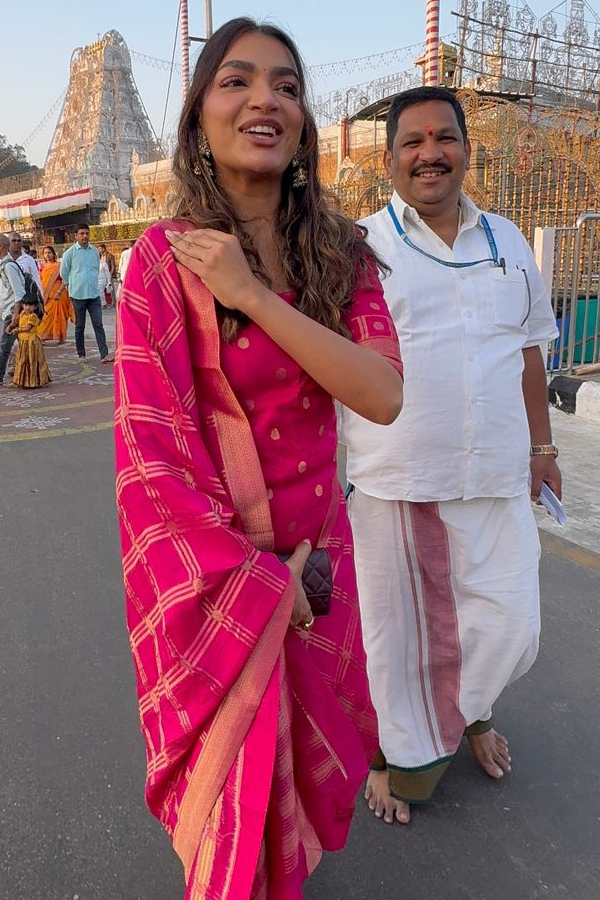 Actress Ekta Rathod Visits Tirumala Photos10