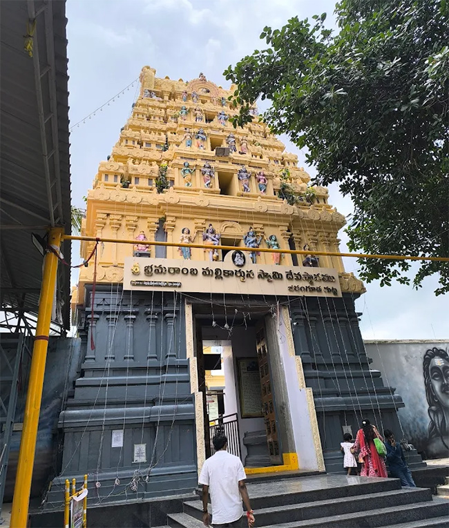 Sri Brahmarambika Mallikarjuna Swamy Devasthanam in Beeramguda17
