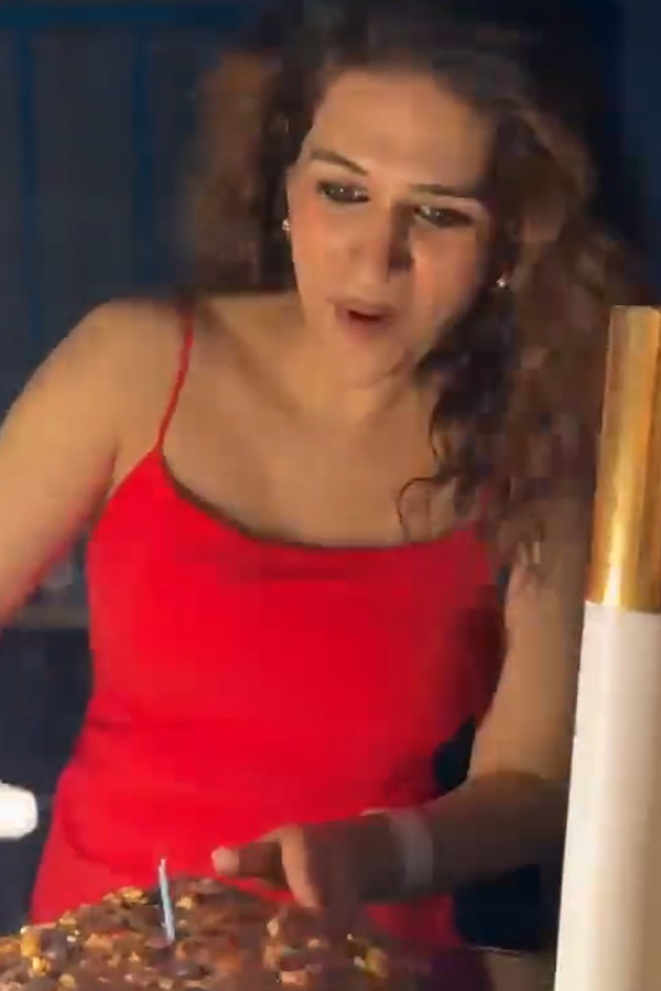 Actress Shraddha Das Grand Birthday Celebrations Photos2