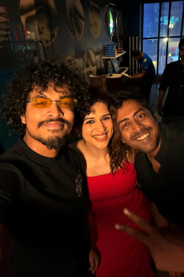 Actress Shraddha Das Grand Birthday Celebrations Photos11