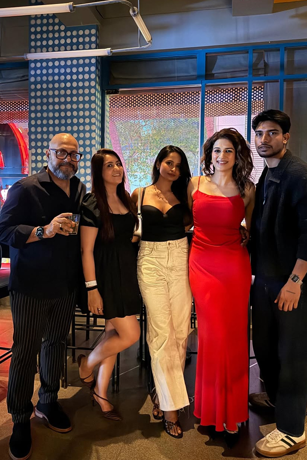 Actress Shraddha Das Grand Birthday Celebrations Photos13