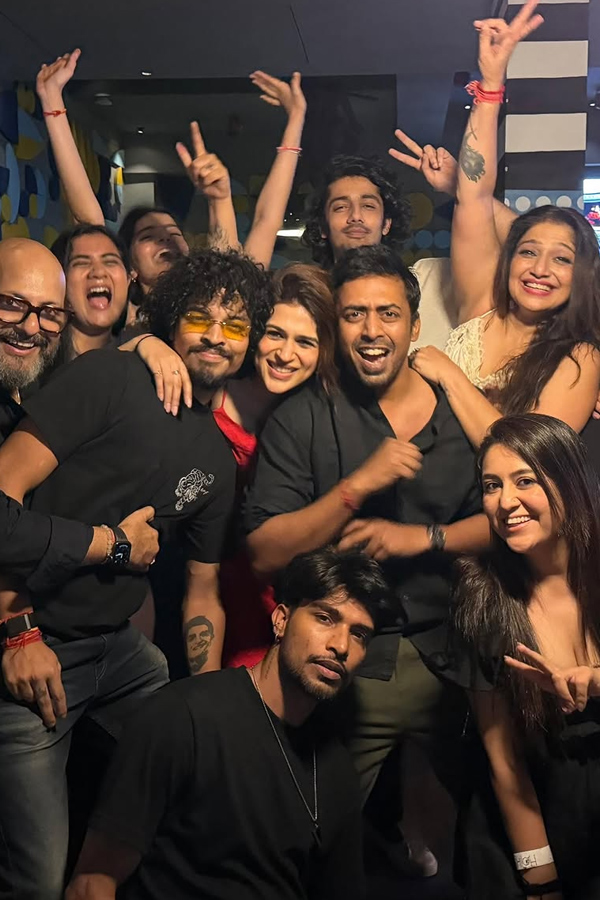 Actress Shraddha Das Grand Birthday Celebrations Photos17