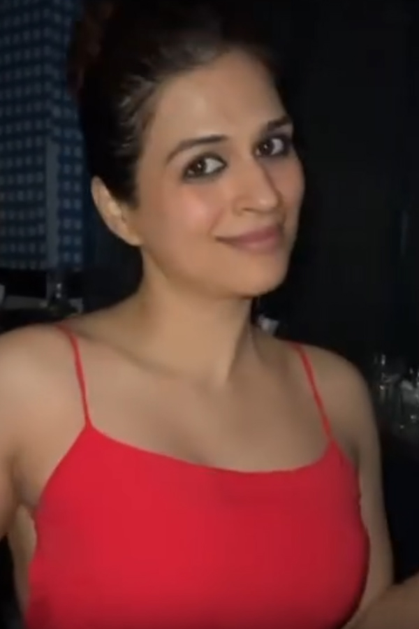 Actress Shraddha Das Grand Birthday Celebrations Photos6