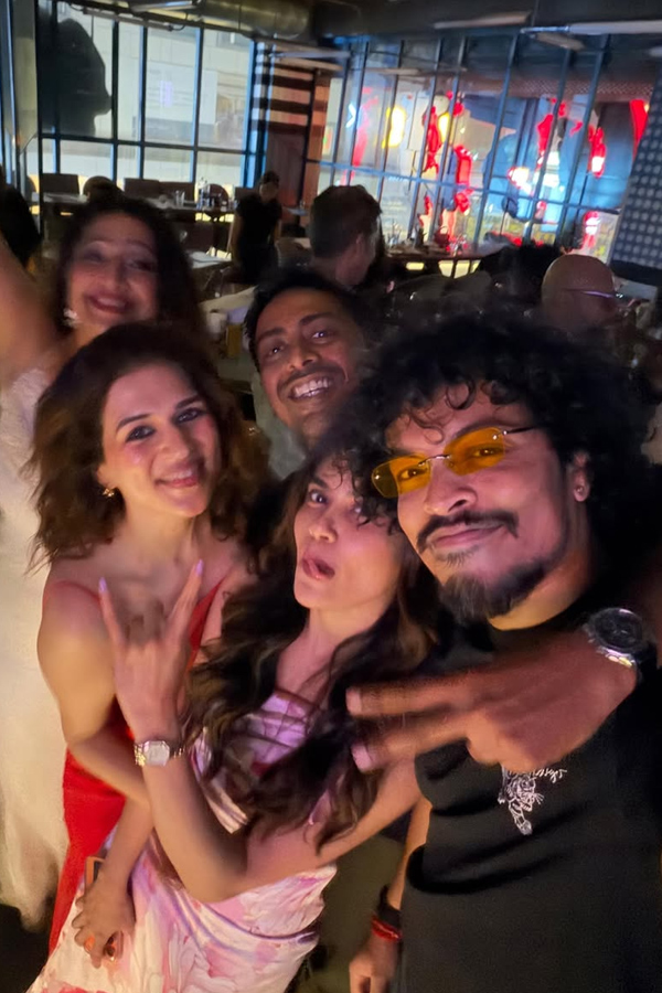 Actress Shraddha Das Grand Birthday Celebrations Photos7