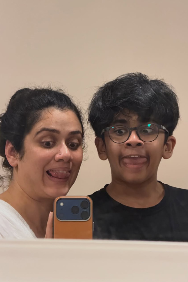 Trending Beauty Actress Girija Oak Beautiful Clicks Photos4