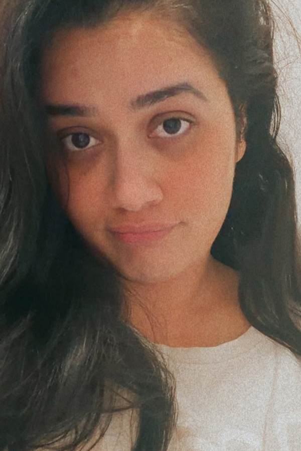 Trending Beauty Actress Girija Oak Beautiful Clicks Photos5