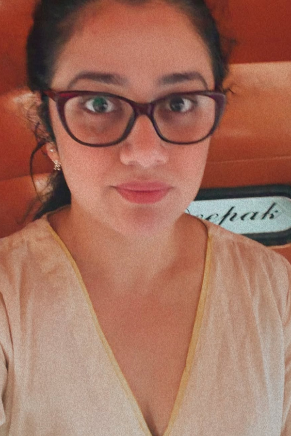 Trending Beauty Actress Girija Oak Beautiful Clicks Photos7