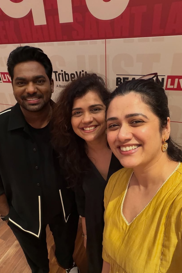 Trending Beauty Actress Girija Oak Beautiful Clicks Photos10