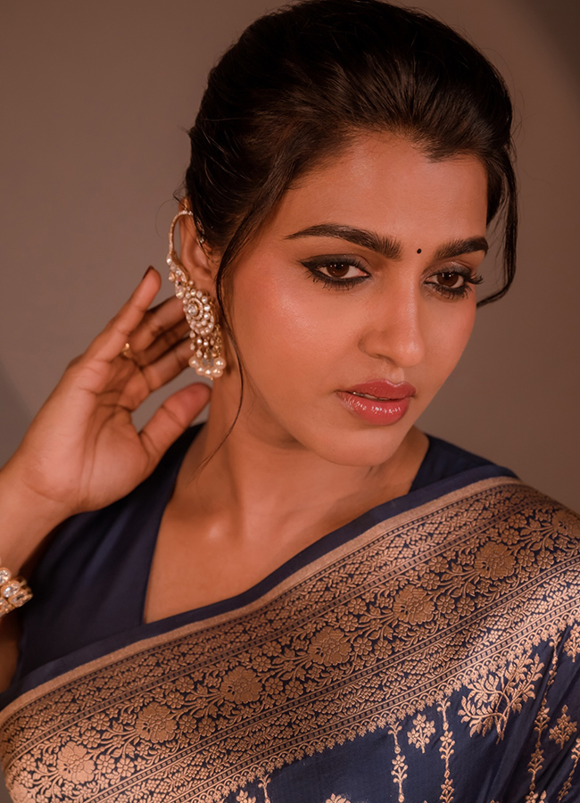 Actress Sai Dhanshika HD Photos11