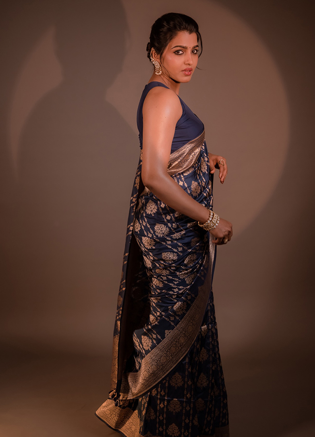 Actress Sai Dhanshika HD Photos7