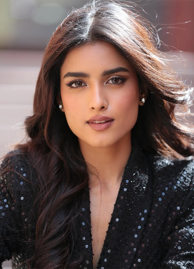 Miss India Nikita Porwal shines on red carpet in a stunning gown13