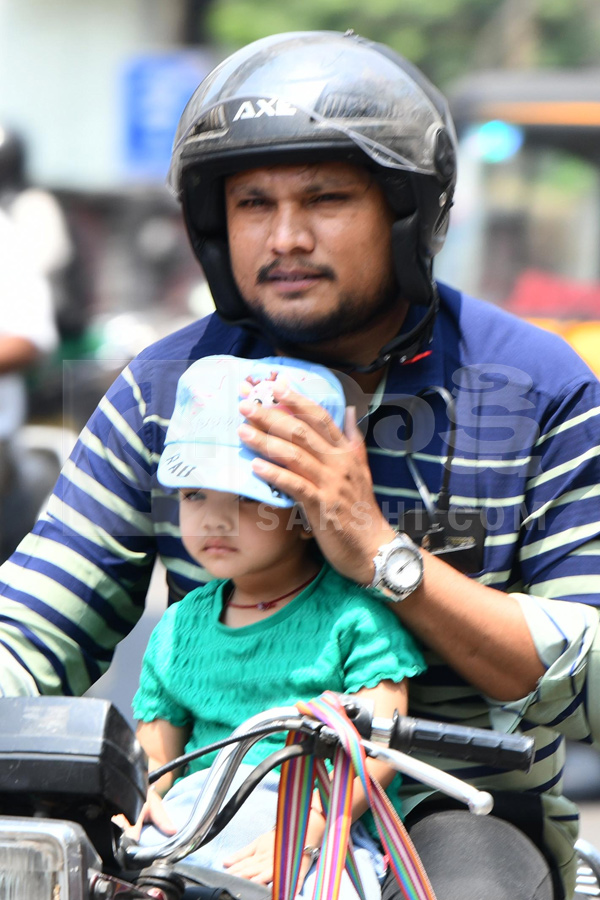 Public Struggling With Sun Heat Photos12