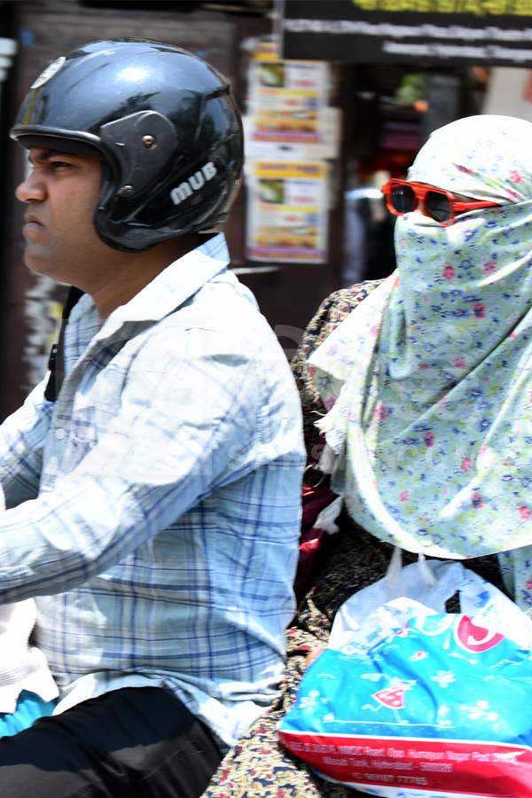 Public Struggling With Sun Heat Photos8