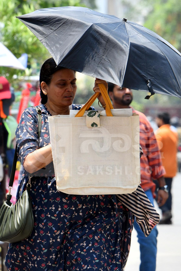 Public Struggling With Sun Heat Photos10