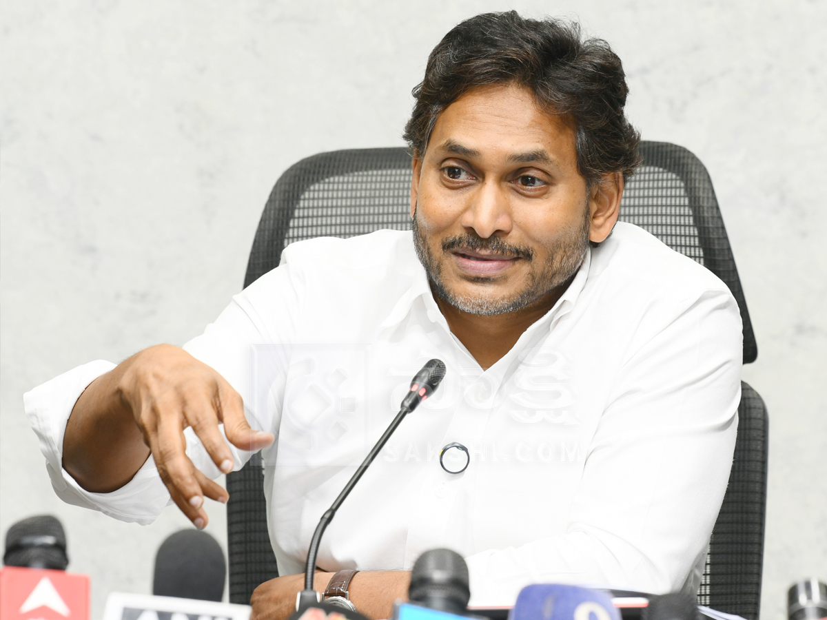 YS Jagan Sensational Press Meet Photos2
