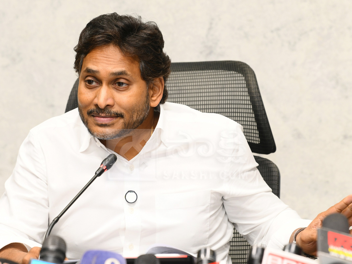YS Jagan Sensational Press Meet Photos11