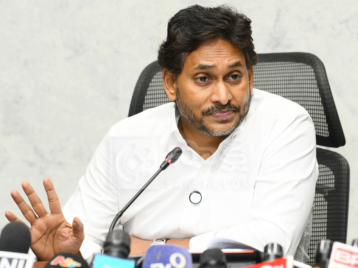 YS Jagan Sensational Press Meet Photos12