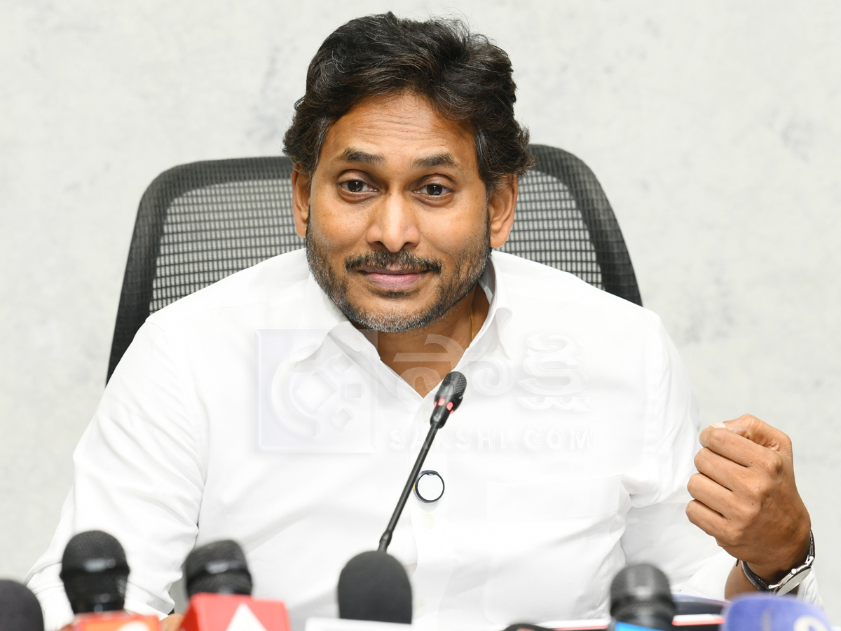 YS Jagan Sensational Press Meet Photos13