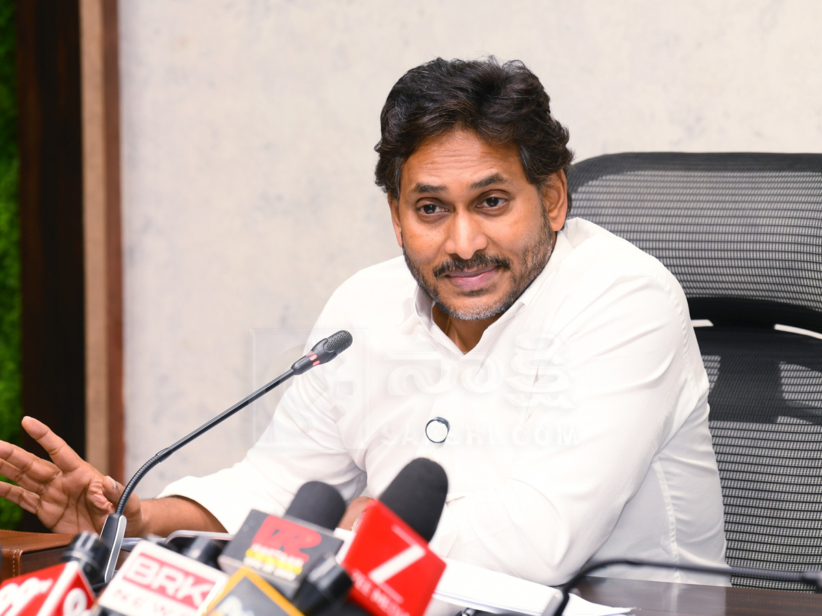 YS Jagan Sensational Press Meet Photos15