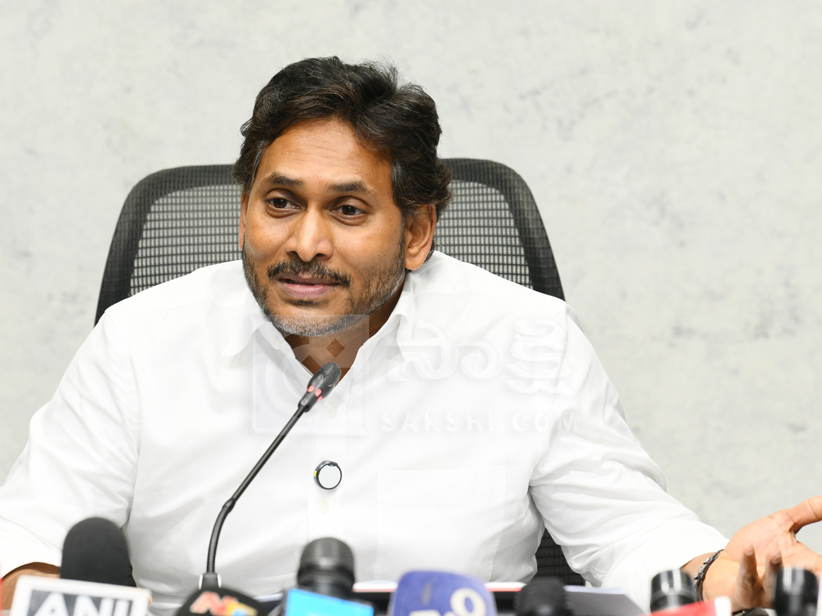 YS Jagan Sensational Press Meet Photos1