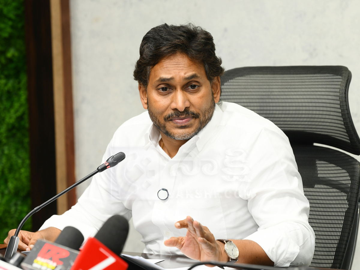 YS Jagan Sensational Press Meet Photos8