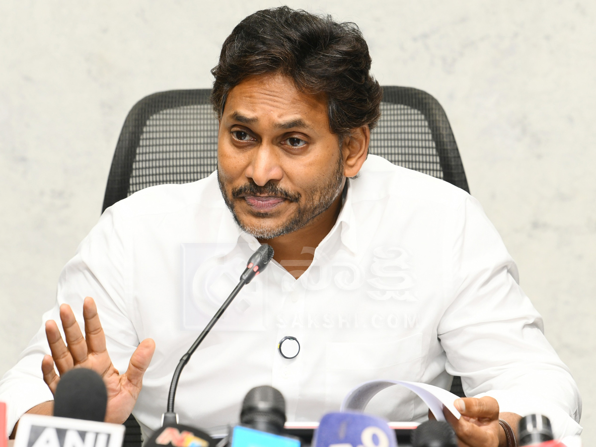 YS Jagan Sensational Press Meet Photos9