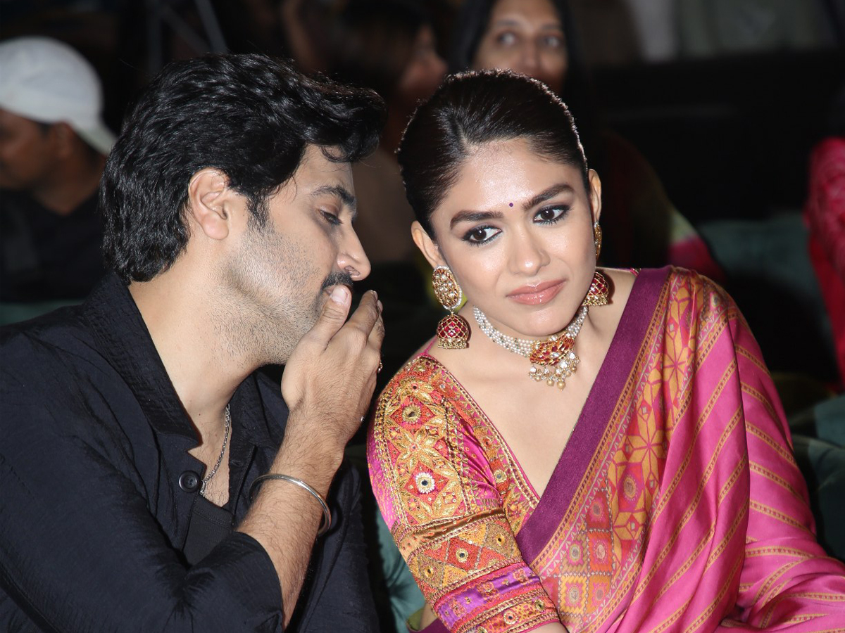 Dacoit Movie : Actress Mrunal Thakur Latest Photos1