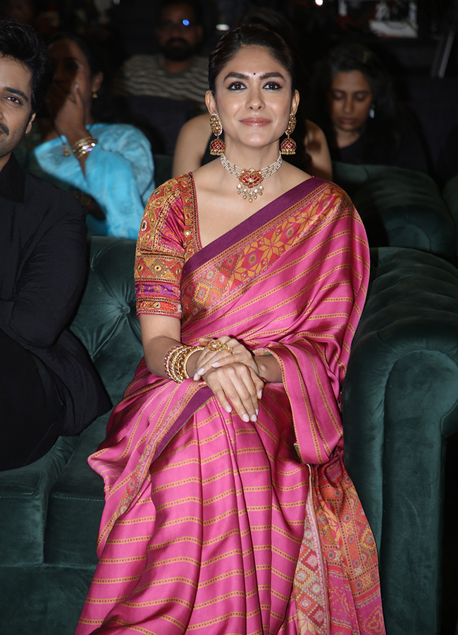 Dacoit Movie : Actress Mrunal Thakur Latest Photos3