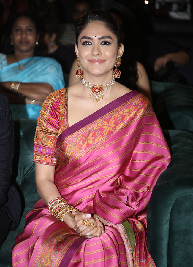 Dacoit Movie : Actress Mrunal Thakur Latest Photos4