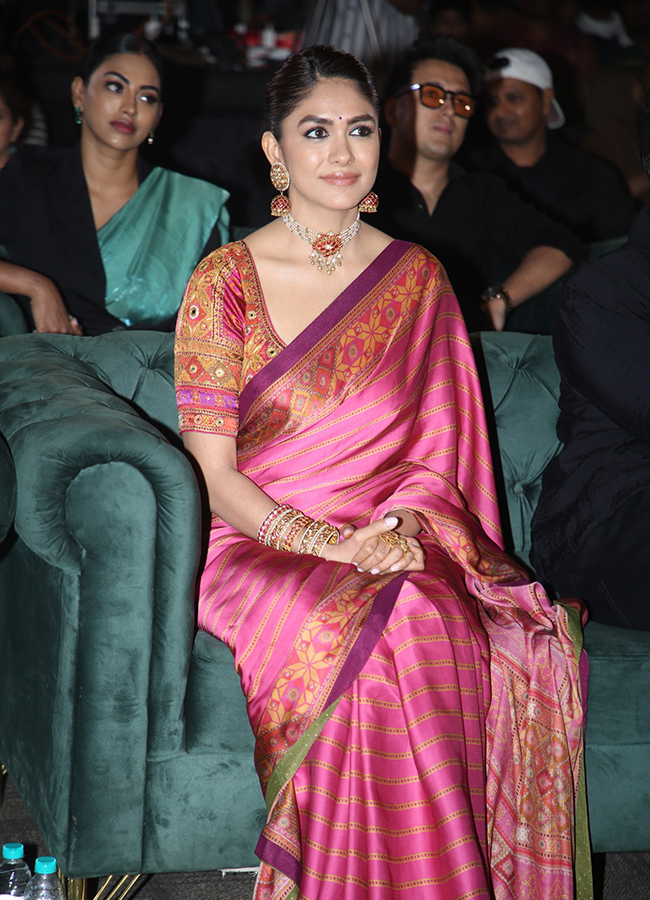 Dacoit Movie : Actress Mrunal Thakur Latest Photos6