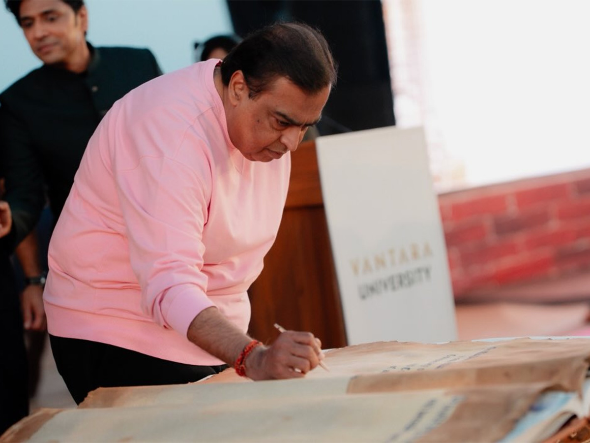 Mukesh Ambani son Anant Ambani birthday celebrations viral photos24