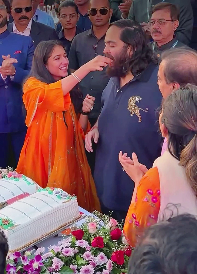 Mukesh Ambani son Anant Ambani birthday celebrations viral photos11