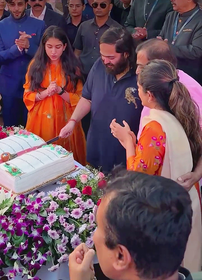 Mukesh Ambani son Anant Ambani birthday celebrations viral photos12
