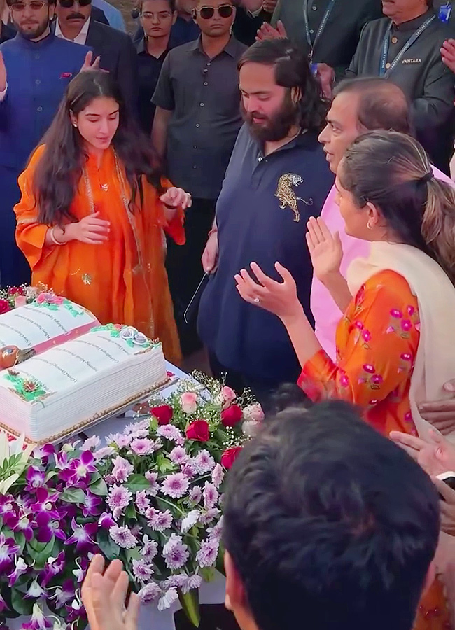 Mukesh Ambani son Anant Ambani birthday celebrations viral photos14