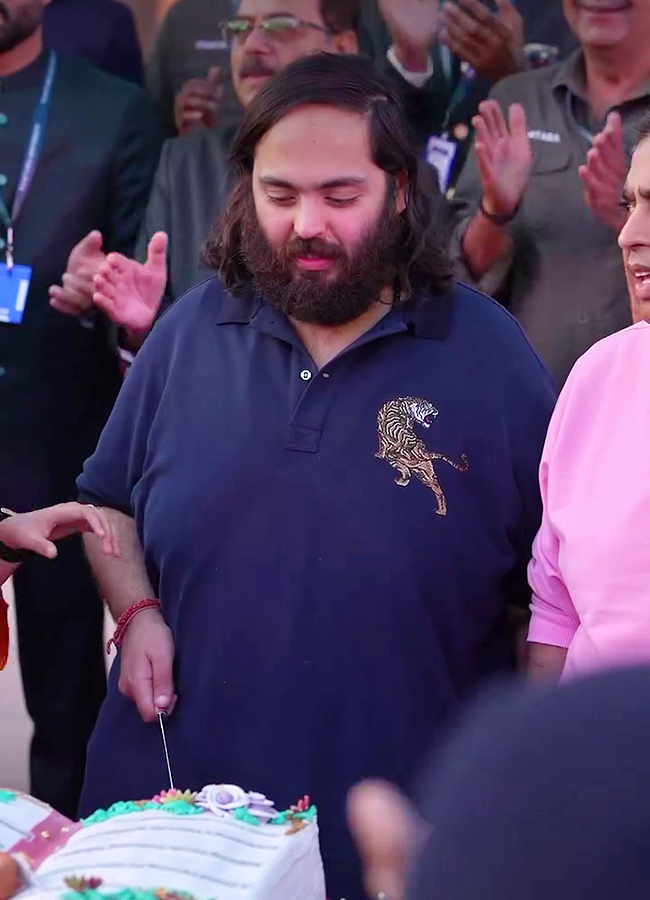 Mukesh Ambani son Anant Ambani birthday celebrations viral photos15