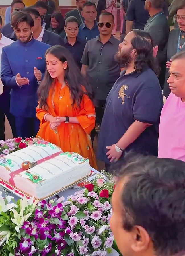 Mukesh Ambani son Anant Ambani birthday celebrations viral photos17