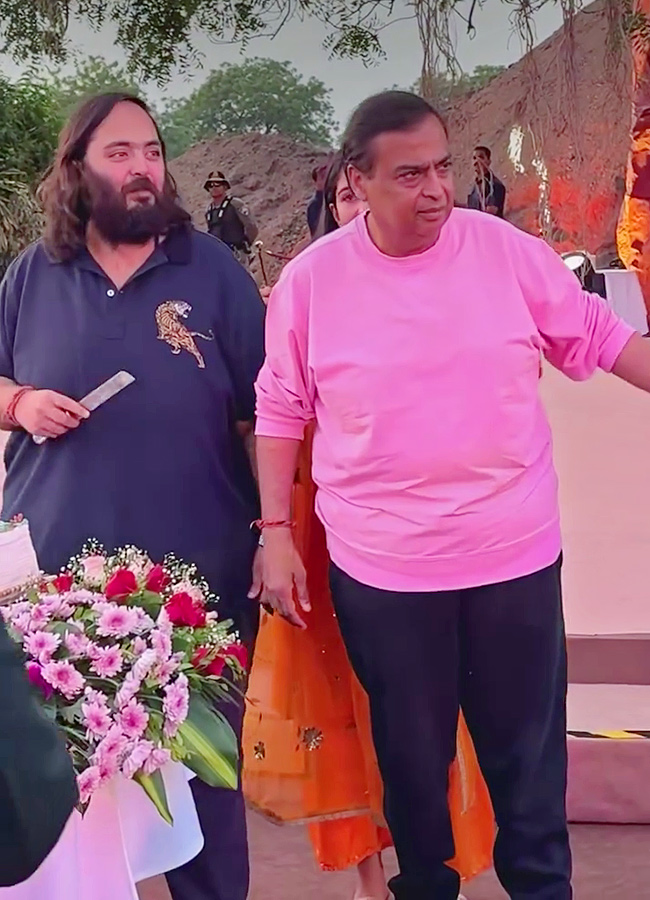 Mukesh Ambani son Anant Ambani birthday celebrations viral photos18