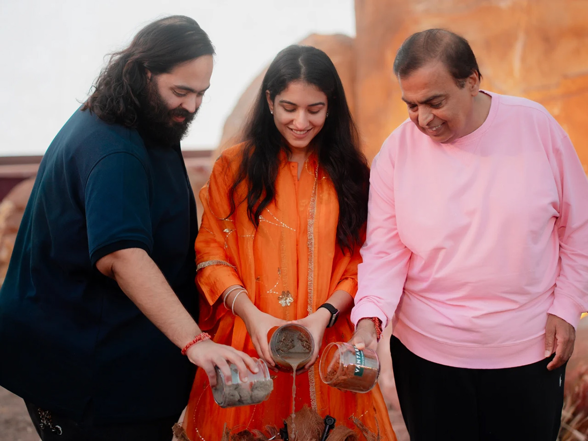 Mukesh Ambani son Anant Ambani birthday celebrations viral photos7